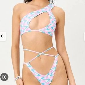 NWT Frankie’s Bikinis Strappy Wildflower set Medium